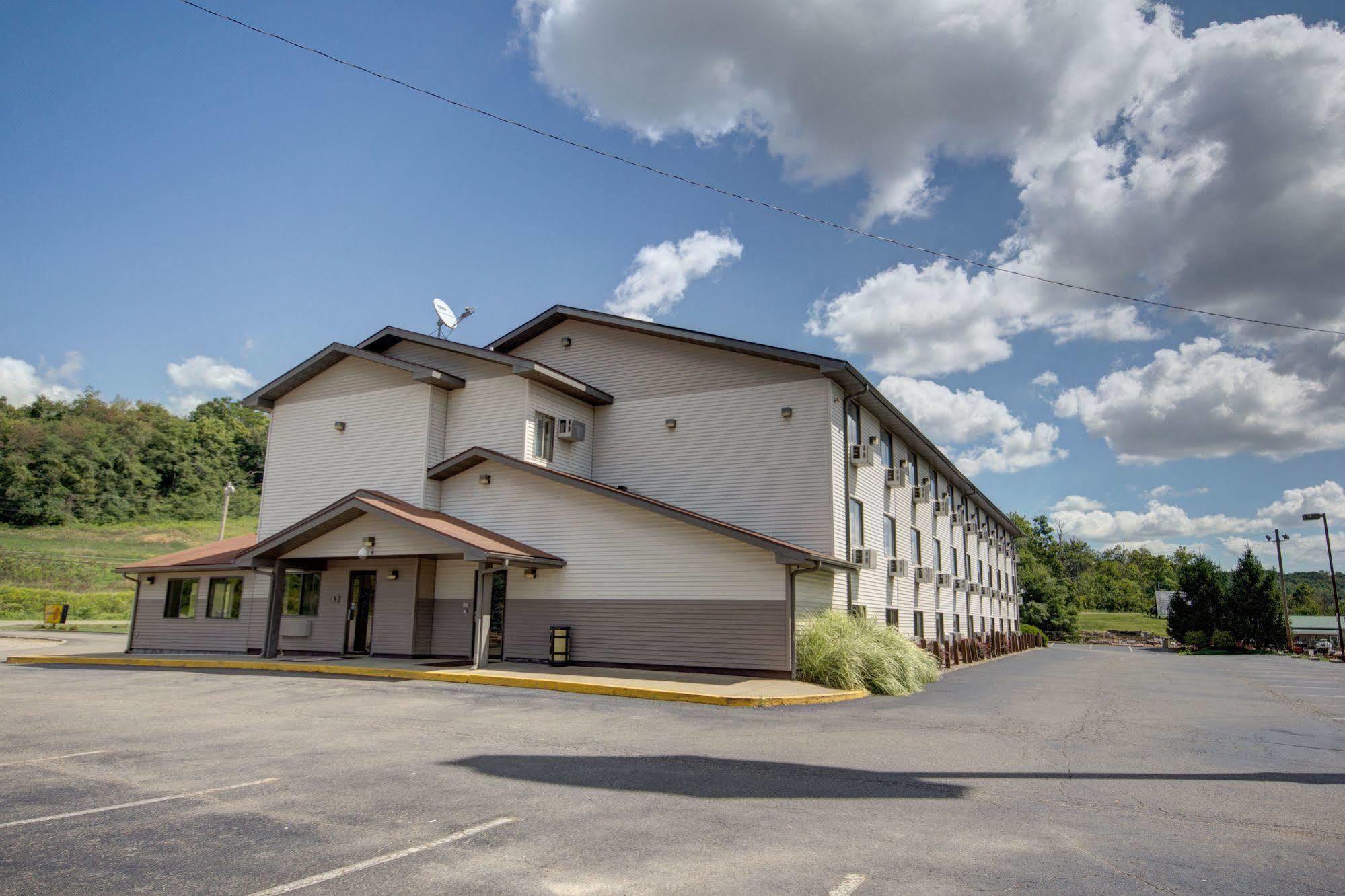 Super 8 by Wyndham Zanesville Eksteriør billede